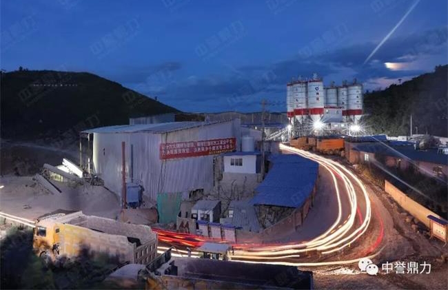 采石場(chǎng)生產(chǎn)線(xiàn)夜景
